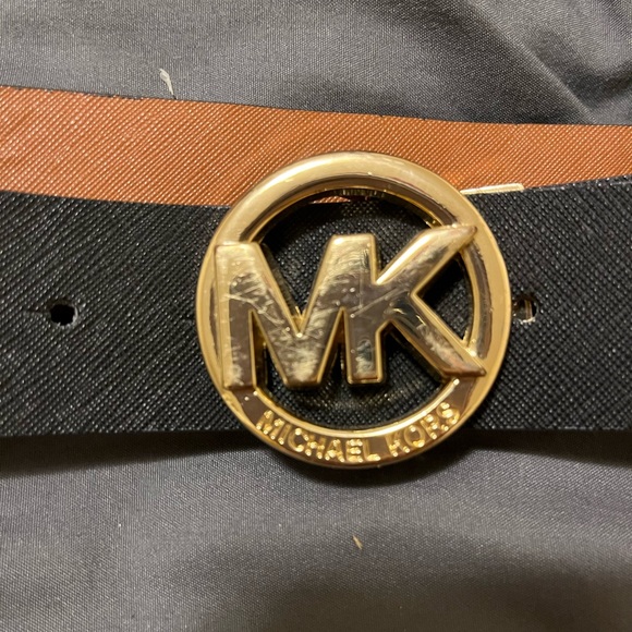 Michael Kors reversible belt - Picture 3 of 3